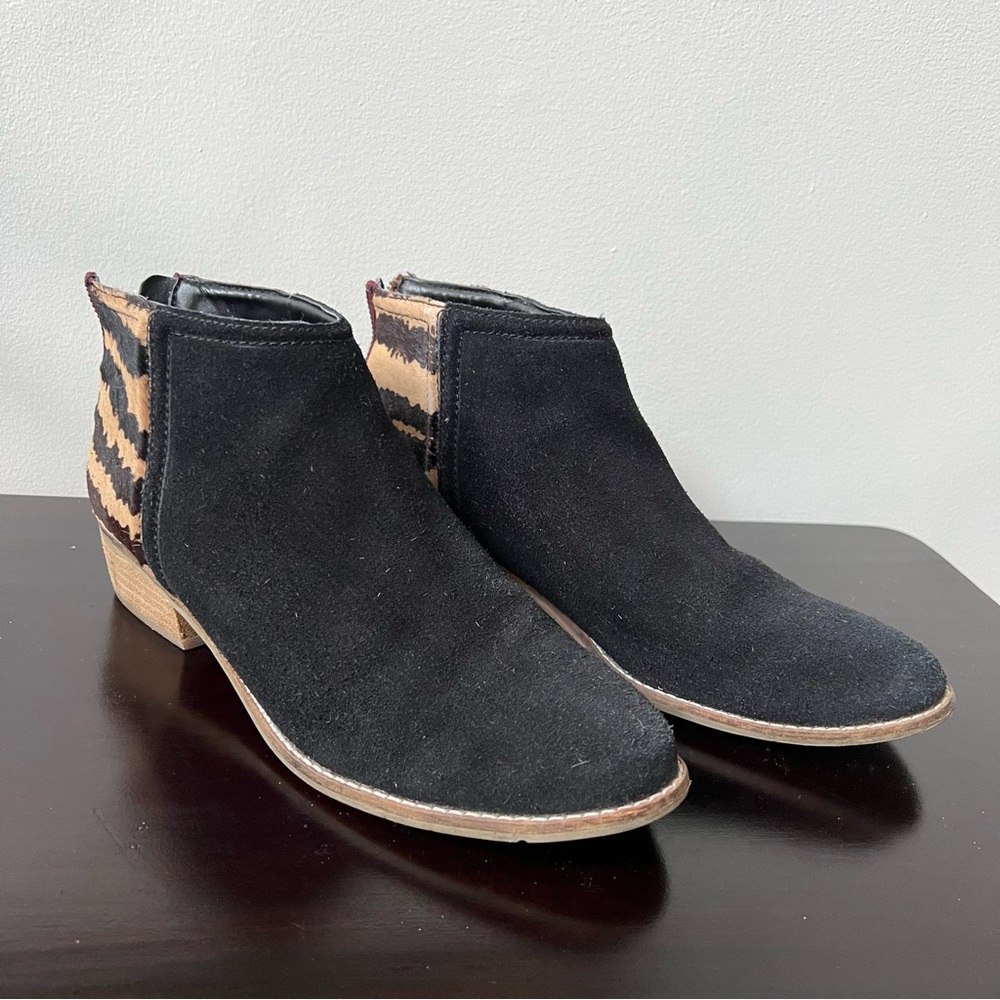 Dolce Vita ankle boots in black suede and animal print calf hair, zipper at back